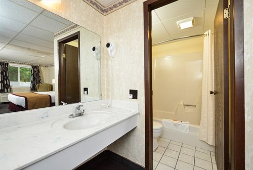 Howard Johnson By Wyndham West Yarmouth Cape Cod Bagian luar foto